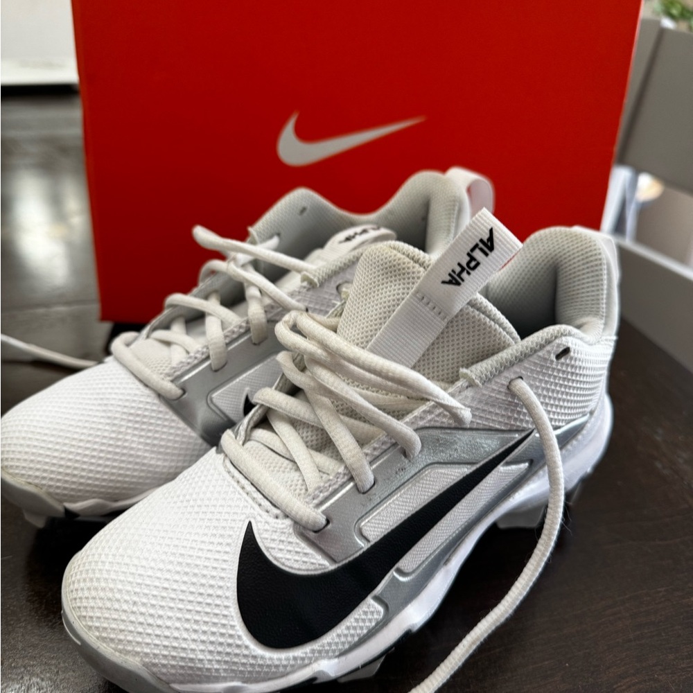 Nike 2Y Kids Menace 4 Shark White and Black Football Cleats